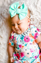 Load image into Gallery viewer, Sea Foam Big Bow &amp; Piggies