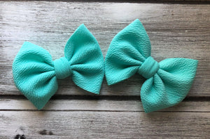Sea Foam Big Bow & Piggies