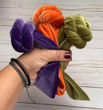 Load image into Gallery viewer, Velvet Top Knots