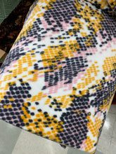 Load image into Gallery viewer, Hooded Car Seat Ponchos
