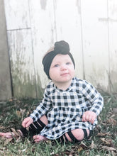 Load image into Gallery viewer, Black Velvet Top Knot