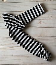 Load image into Gallery viewer, Blk/ White Striped Long Flutter Sleeved Leo